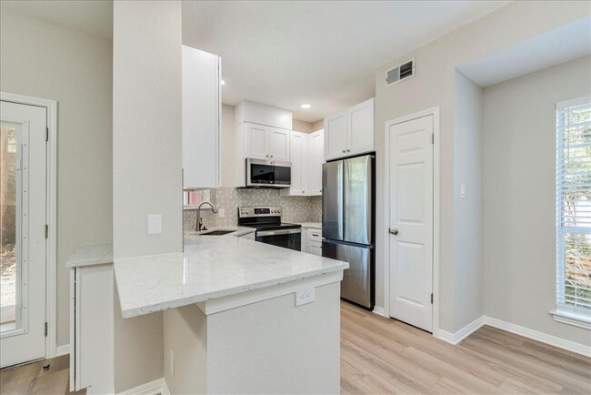 Building Photo - 3809 Spicewood Springs Rd