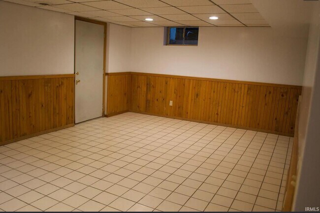 Building Photo - 1210 E University St