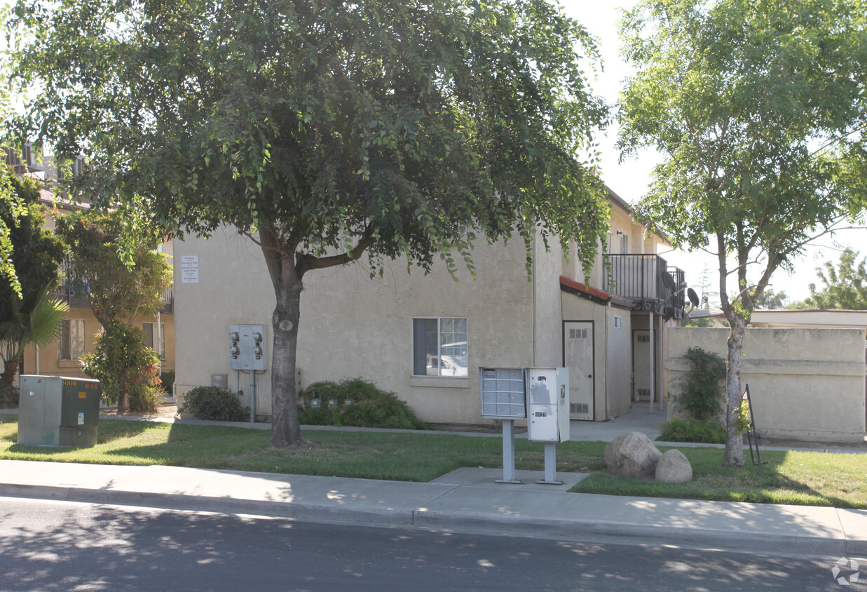 Building Photo - 323 Campus Dr