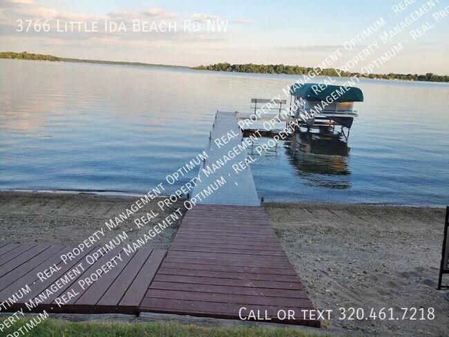 Foto del edificio - 3766 Little Ida Beach Rd NW