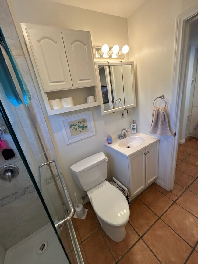 Foto del edificio - 2-Bedroom + 2-car garage + ALL UTILITIES PAID
