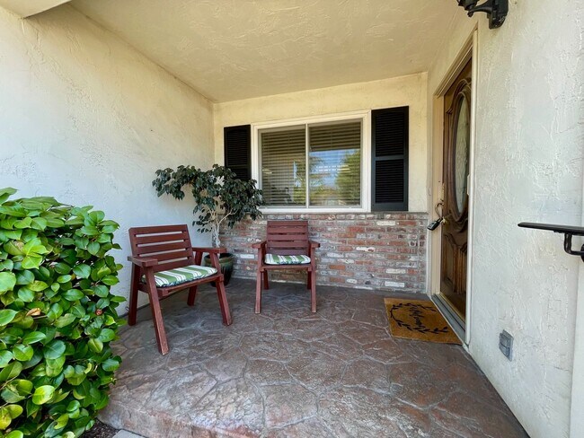 Foto del edificio - Gorgeous 4 Bedroom 2 Bathroom Home in Bonita!