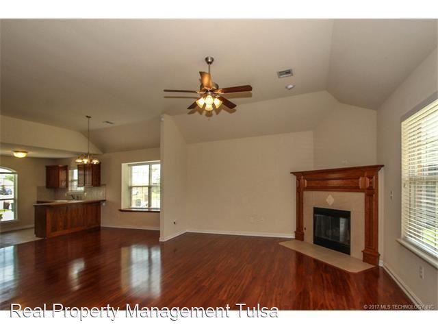 Foto del edificio - 3 br, 2 bath House - 3830 S 201st E ave