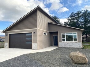 Building Photo - 408 Lolly Ln