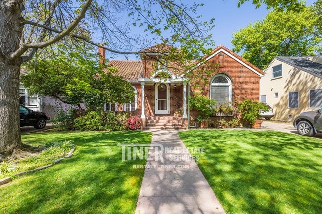 Building Photo - 842 42nd St