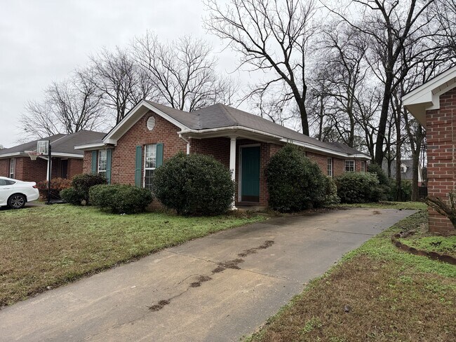 Foto del edificio - 2724 Garden Brook Ct