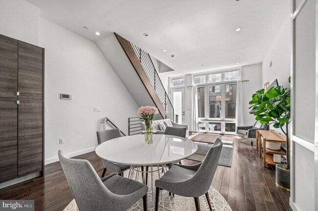 Building Photo - 1322 Dorrance St