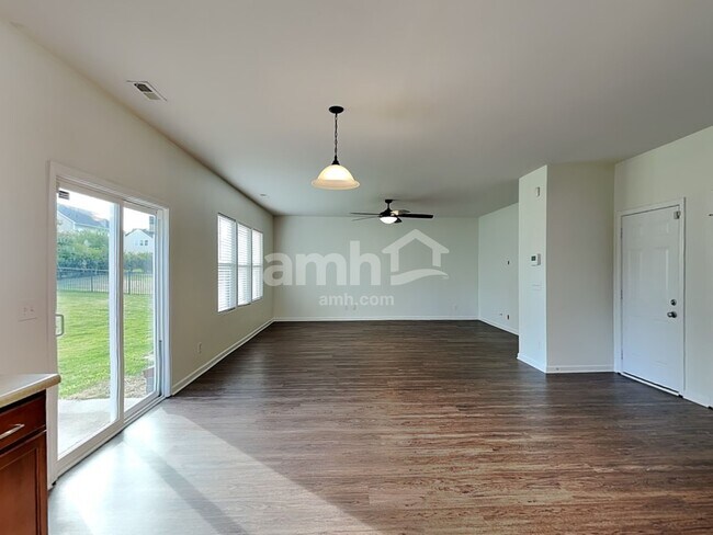 Foto del edificio - 3011 Gray Farm Rd