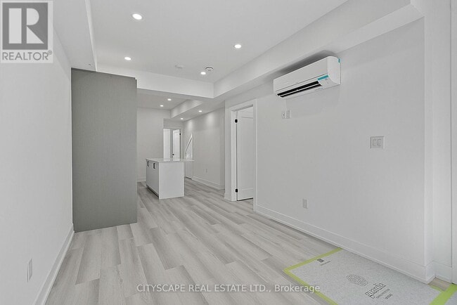 Building Photo - 587 Oakwood Ave