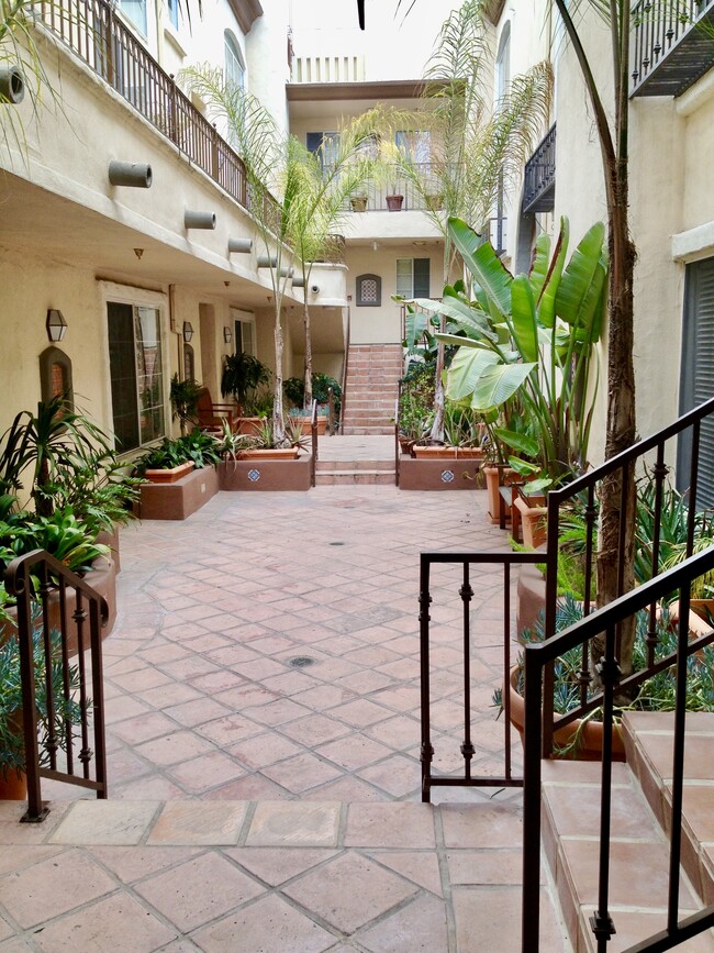 Courtyard - 7100 La Tijera Blvd