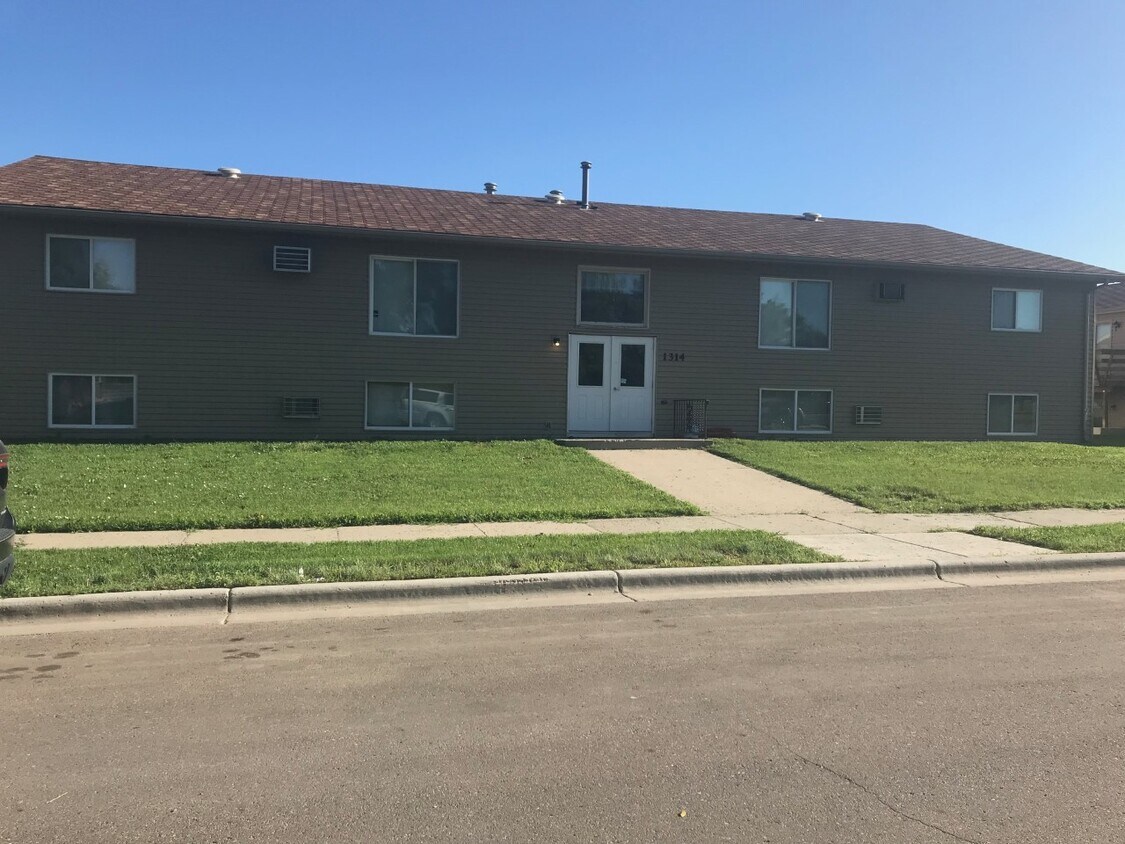 1007-13th-ave-w-unit-4-williston-nd-58801-apartments-in-williston