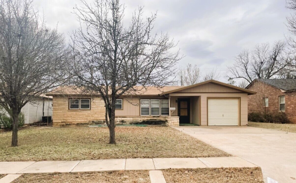 Foto principal - Stunning Remodeled Home Located Near Wheel...