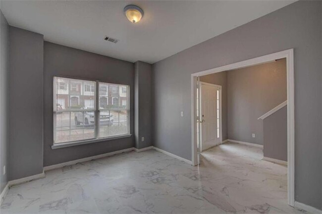Building Photo - 2781 Snapfinger Manor