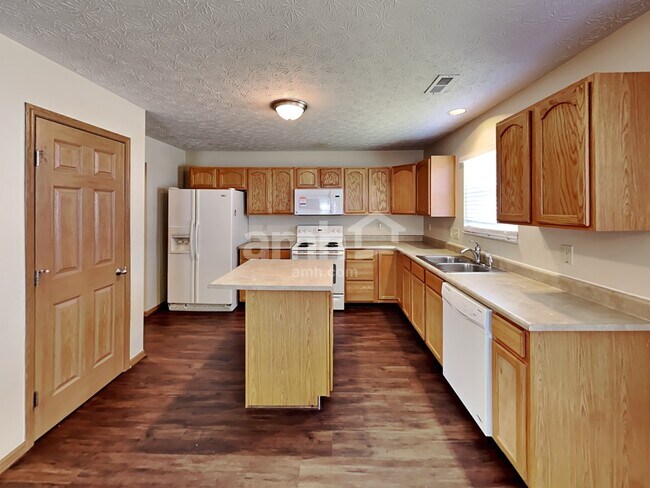 Building Photo - 3862 Liriope St