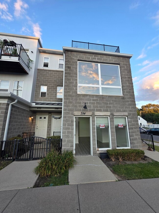 Building Photo - 394 Hilton Rd