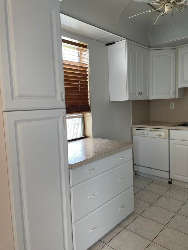 Building Photo - 421 Normandy I