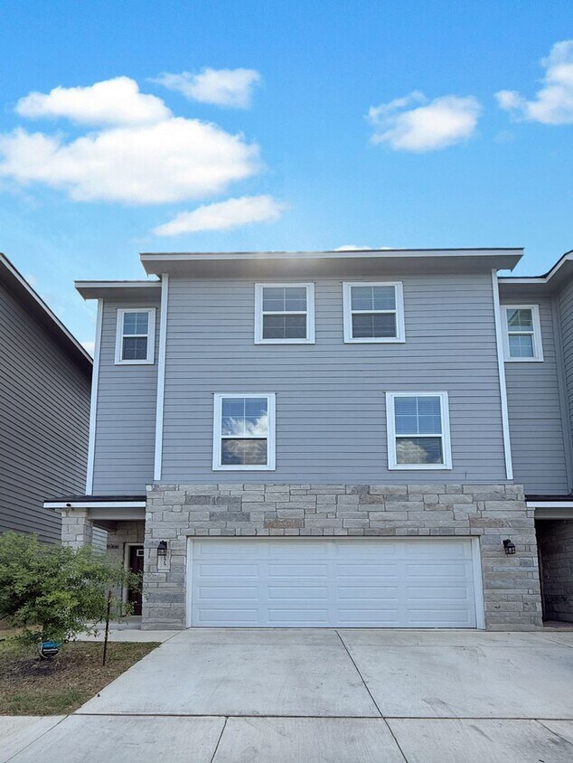 Foto principal - Modern 3-Story Townhome Near The Rim & La ...