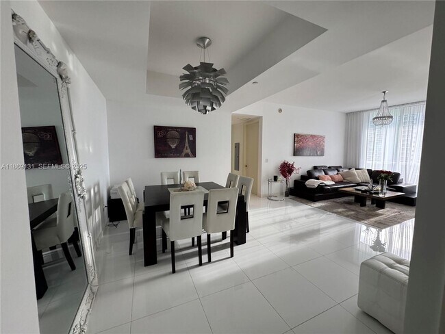 Foto del edificio - 15811 Collins Ave