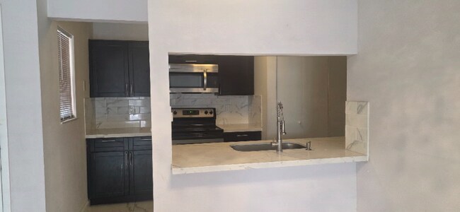 Building Photo - 900 NE 209th Terrace