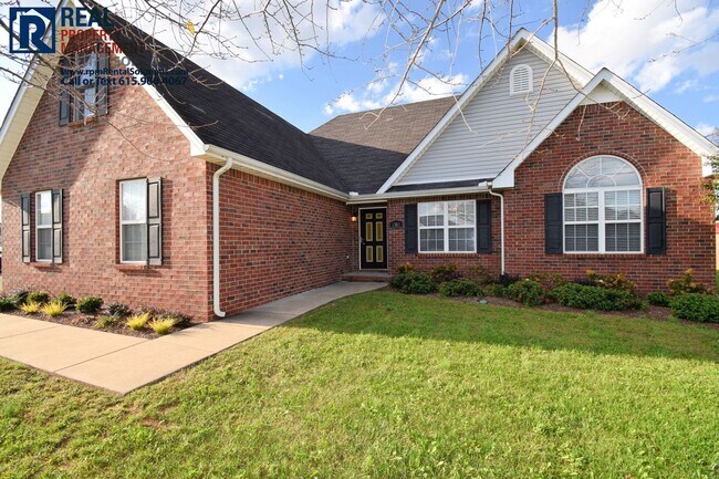 Building Photo - Beautiful Christiana home for lease! 3BR/2BA one-level brick home 2 car garage, just 1 mi. from I...