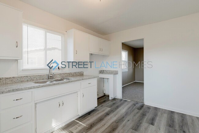 Building Photo - NOW OFFERING $250 OFF FIRST FULL MONTH IF ...