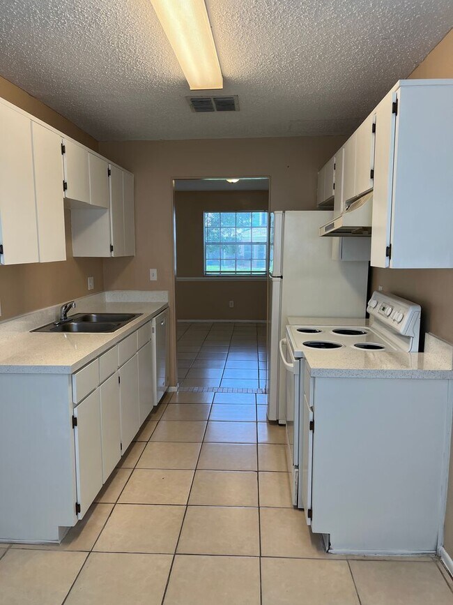 Foto del edificio - 2 story townhome in Whisper Lakes