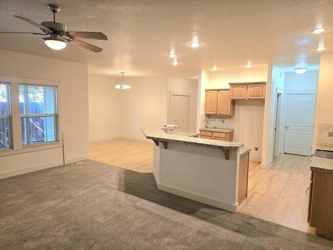Foto del edificio - 9083 W Dalton Pl