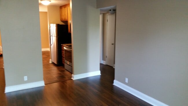 Building Photo - 409 Rachels Ct W