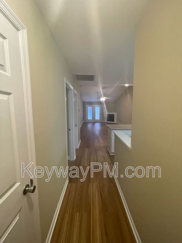 Foto del edificio - 7211 Curacas Dr