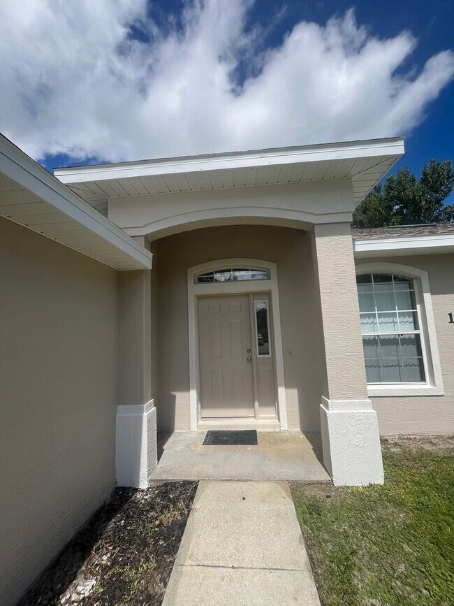 Foto del edificio - 17 Pine Grove Dr