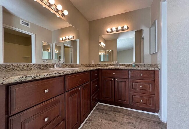 Building Photo - 3154 McHarg Rd