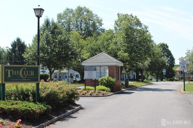 Building Photo - 29 Wycoff Way E