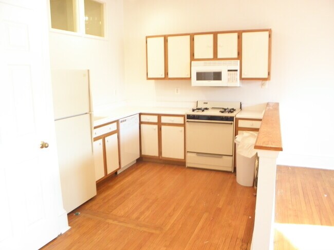 Kitchen - 923 S 11th St