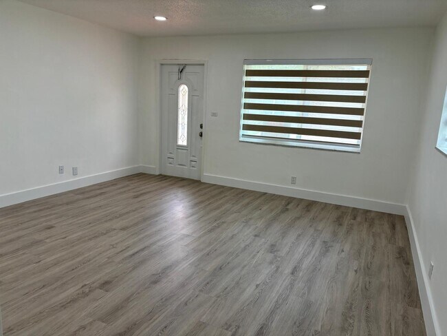 Foto del edificio - 4715 NW 44th St