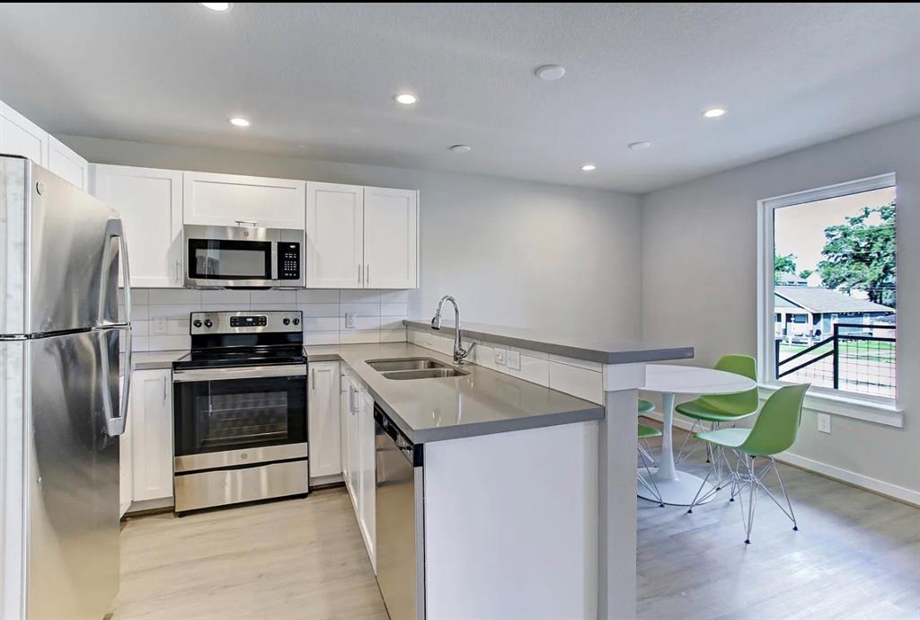 Foto principal - 645 E 11th 1/2 St