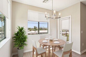 Interior Photo - Onyx North Central