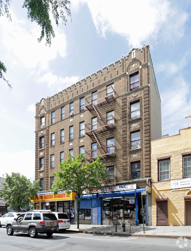 Building Photo - 882-890 E 180th