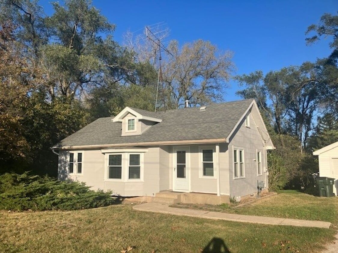 Primary Photo - Updated 3 Bedroom - 1 Bath House in Twin L...