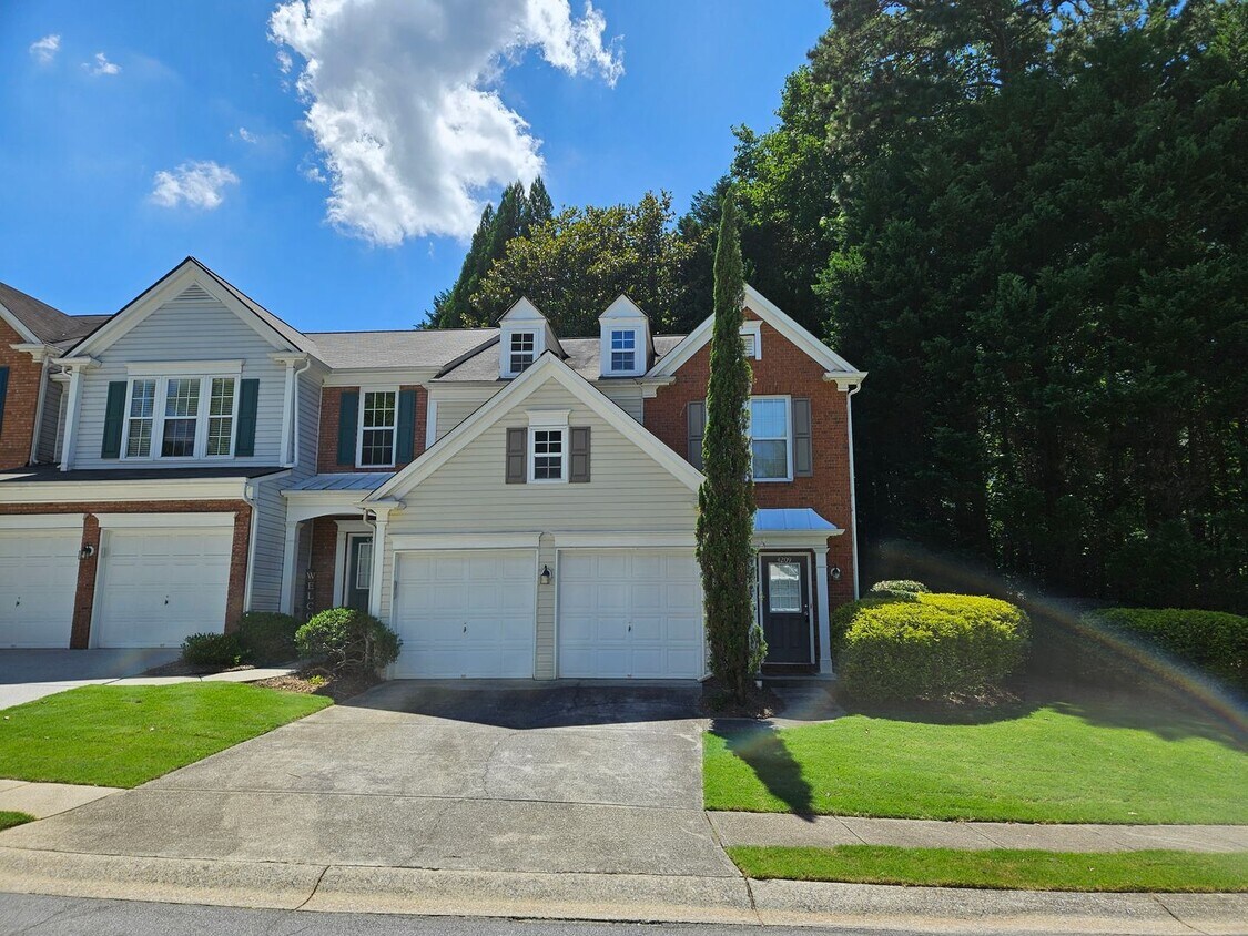 Primary Photo - Rare 3 bed 2.5 bath Townhome home located ...