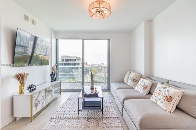 Building Photo - 1600 SW 1st Ave