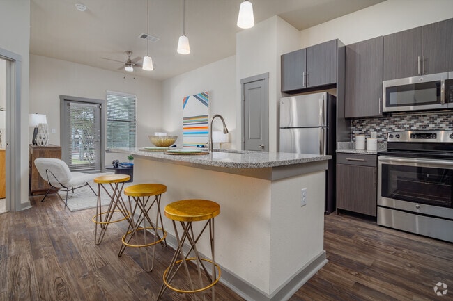 1BR, 1BA - 717SF Kitchen - Avita Alamo Heights