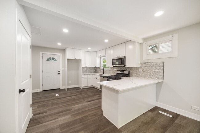 Building Photo - 16752 Artesian Ave