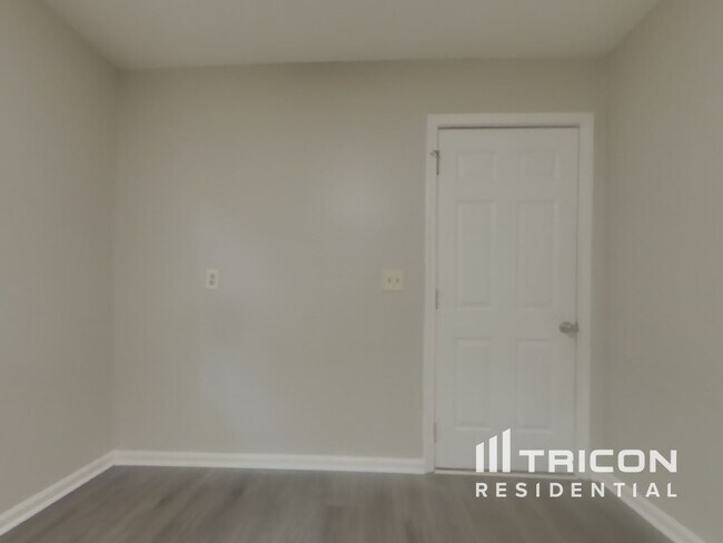 Foto del edificio - 1221 Lakeview Pkwy