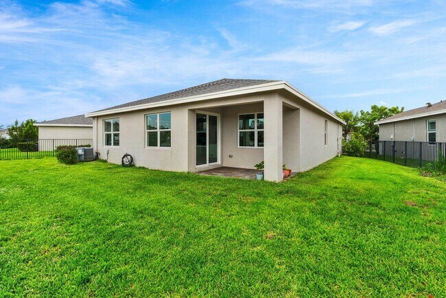 Foto del edificio - 2770 NE Breezeway Cir