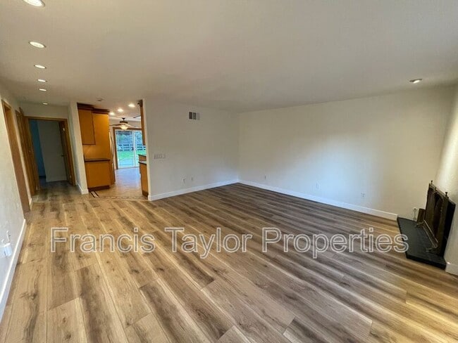 Foto del edificio - 1545 Kenora St