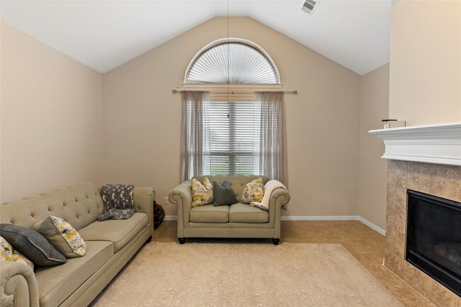 Building Photo - 26326 Creston Cliff Ct