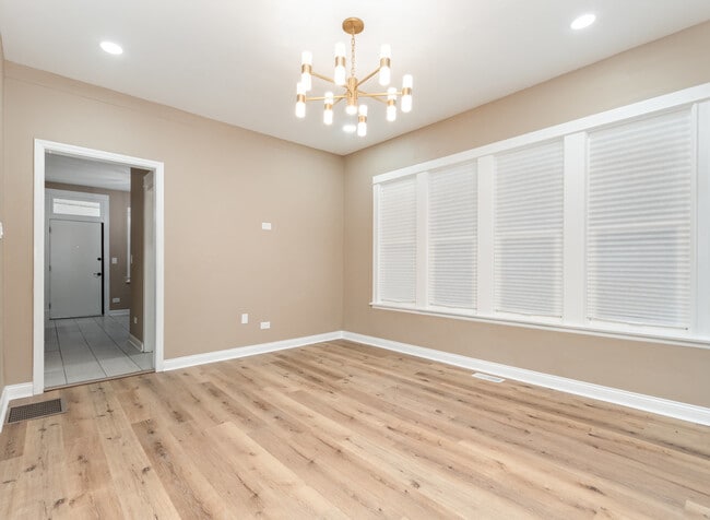 Building Photo - 7634 S May St