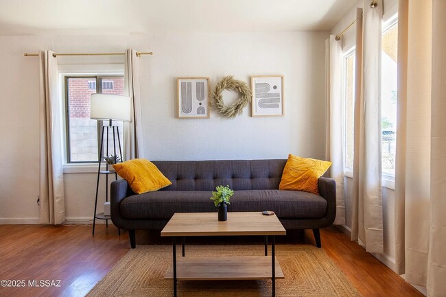 Livingroom - 2819 E 20th St