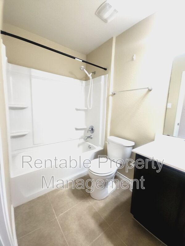 Foto del edificio - 5716 Hopkins Dr