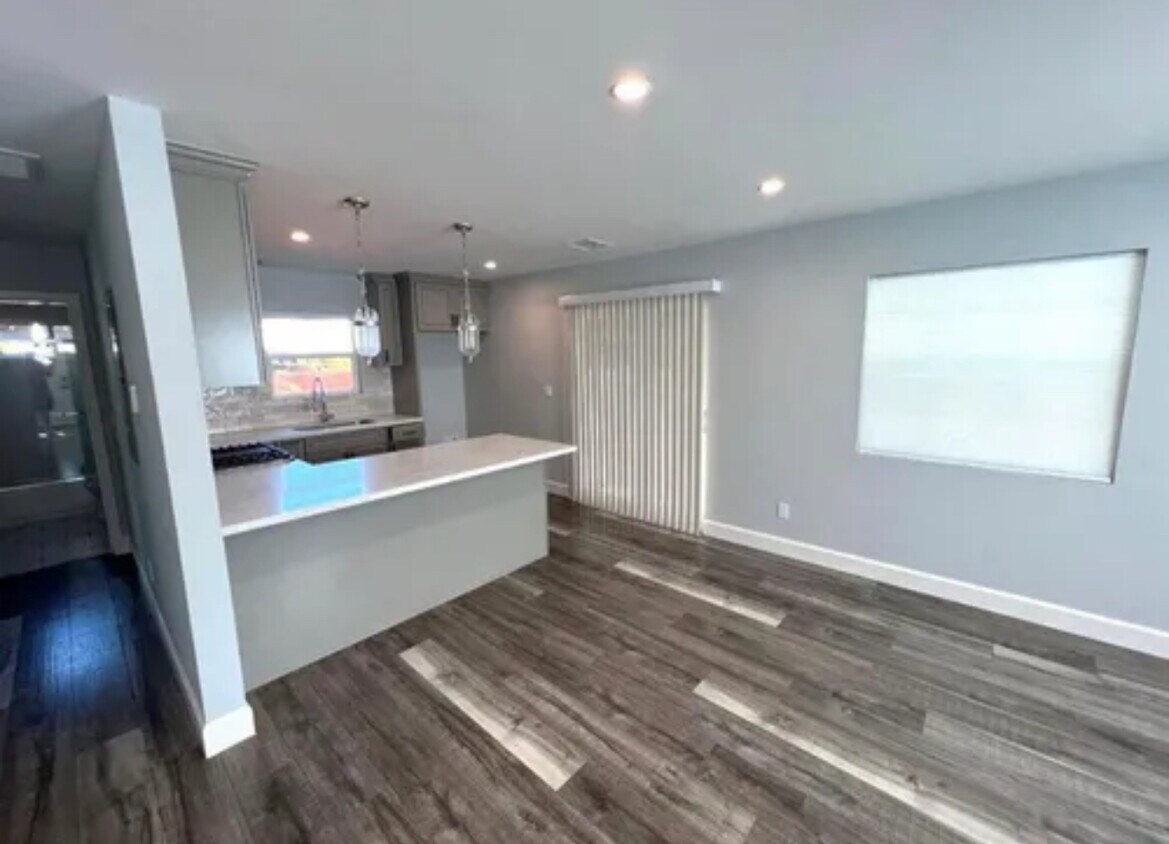 Foto principal - 7838 Sancola Ave